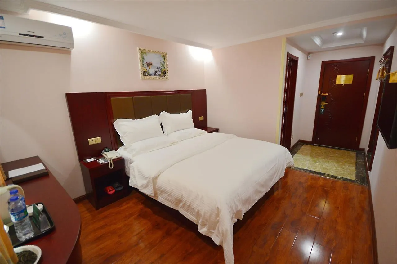 Greentree Inn Zhengzhou Xinzheng City Longhu Town Xiangyun Road Express Hotel 3*,  China